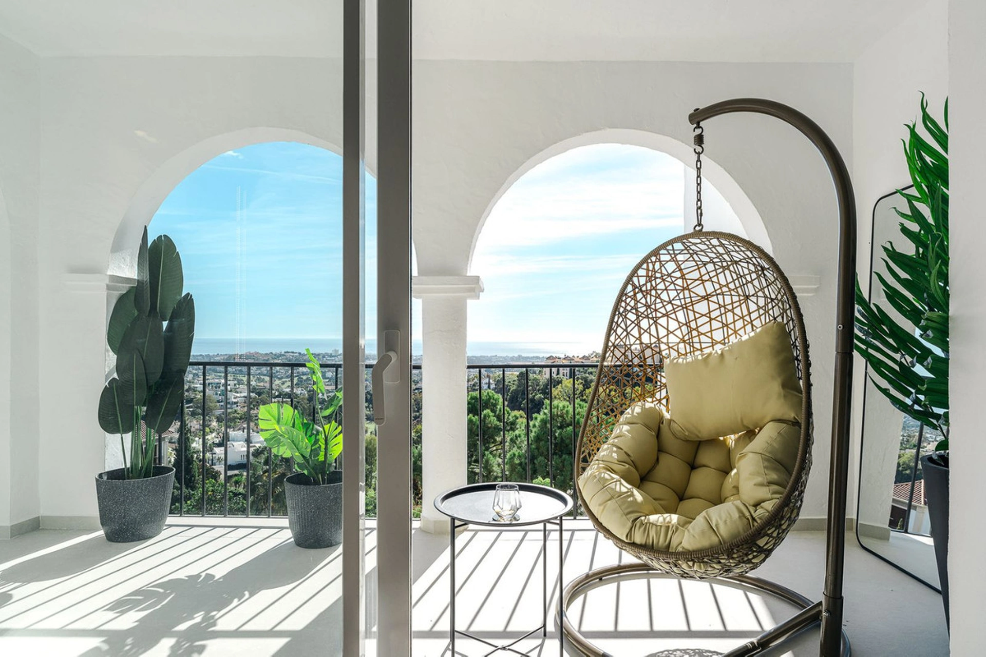 Apartment for sale in Benahavis