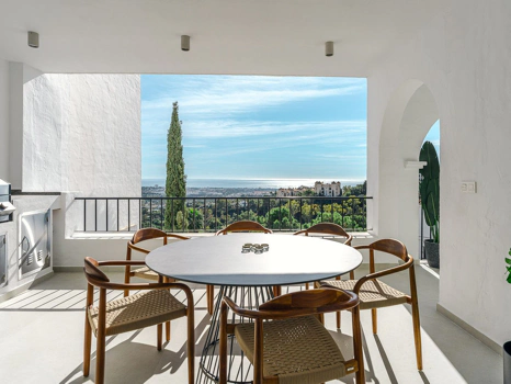 Apartment for sale in Benahavis