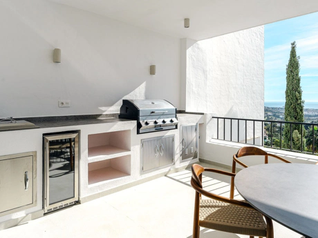 Apartment for sale in Benahavis