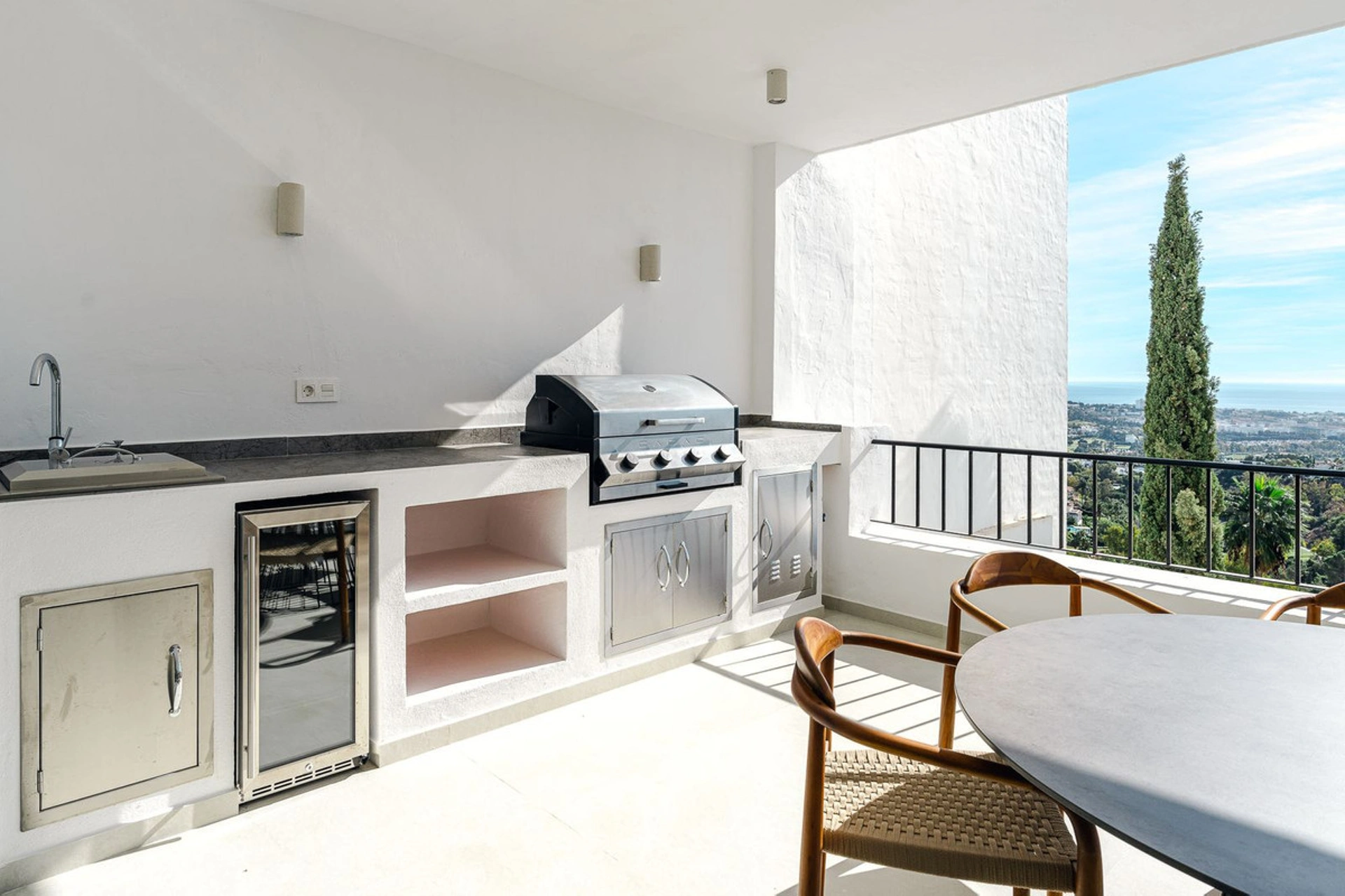Apartment for sale in Benahavis