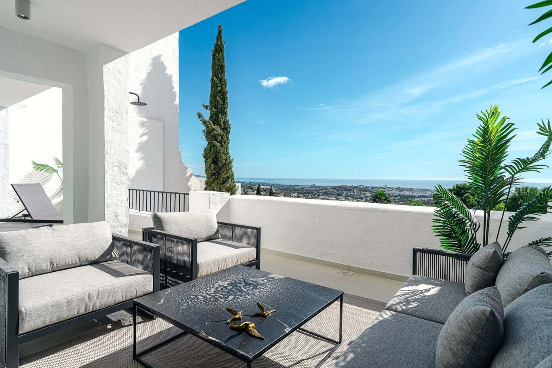Apartment for sale in Benahavis