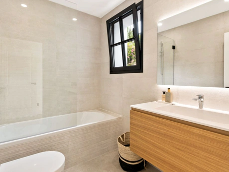 Villa for sale in Benahavis