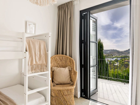 Villa for sale in Benahavis