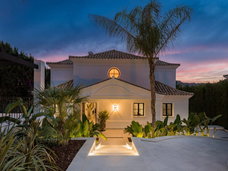 Villa for sale in Benahavis