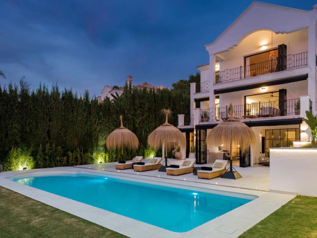 Villa for sale in Benahavis