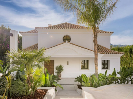 Villa for sale in Benahavis