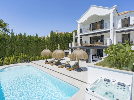 Villa for sale in Benahavis