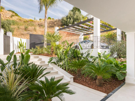 Villa for sale in Benahavis