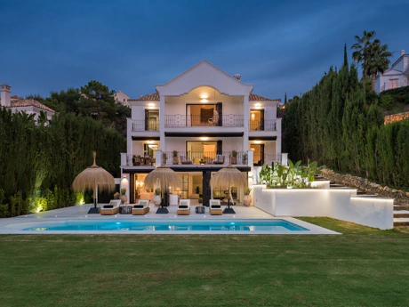 Villa for sale in Benahavis