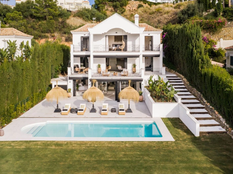 Villa for sale in Benahavis