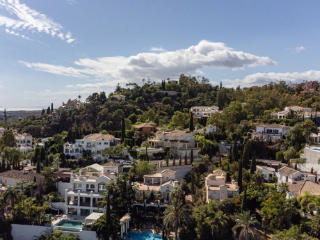 Villa for sale in Benahavis