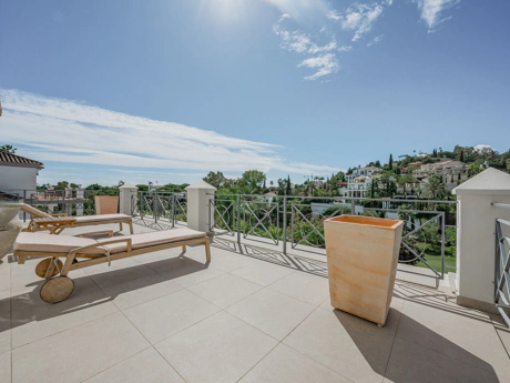 Villa for sale in Benahavis