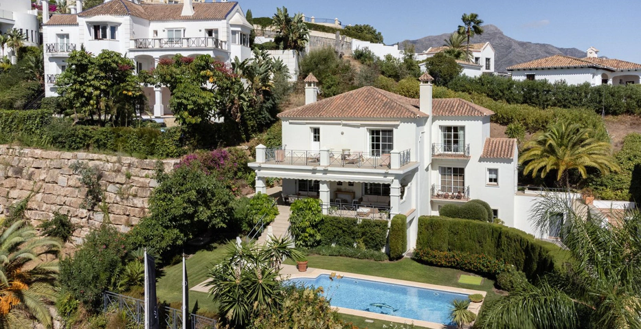 Villa for sale in Benahavis