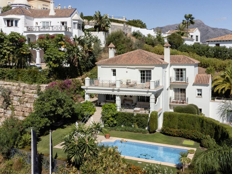 Villa for sale in Benahavis