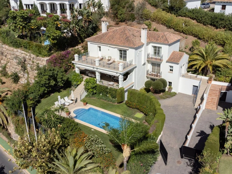 Villa for sale in Benahavis
