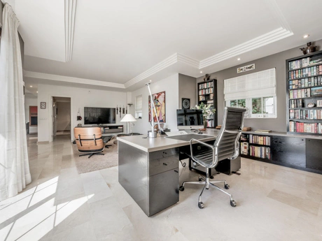 Villa for sale in Benahavis