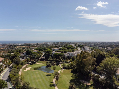 Villa for sale in Benahavis