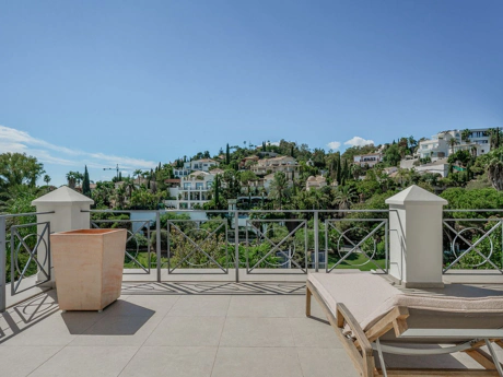 Villa for sale in Benahavis