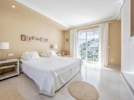 Villa for sale in Benahavis