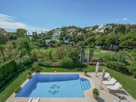 Villa for sale in Benahavis
