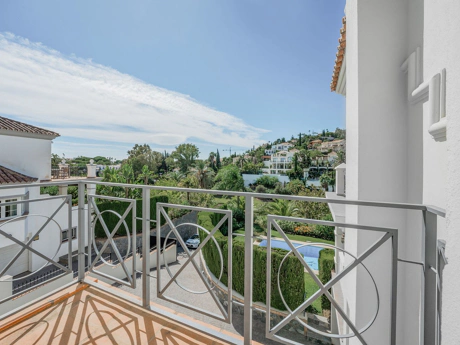 Villa for sale in Benahavis