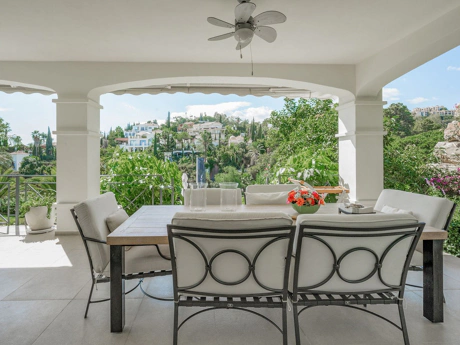 Villa for sale in Benahavis