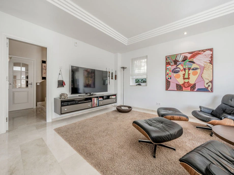 Villa for sale in Benahavis