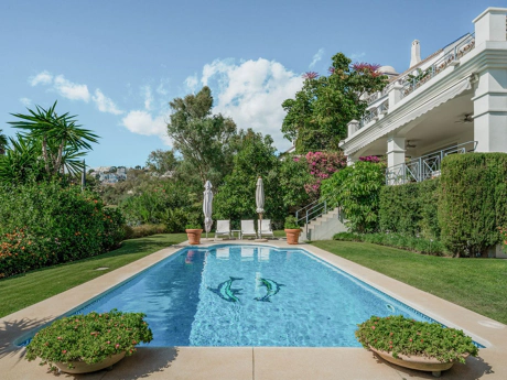 Villa for sale in Benahavis