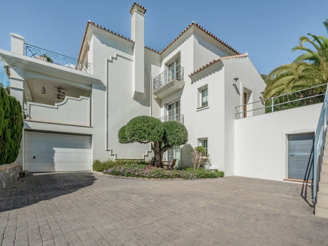 Villa for sale in Benahavis