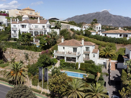 Villa for sale in Benahavis