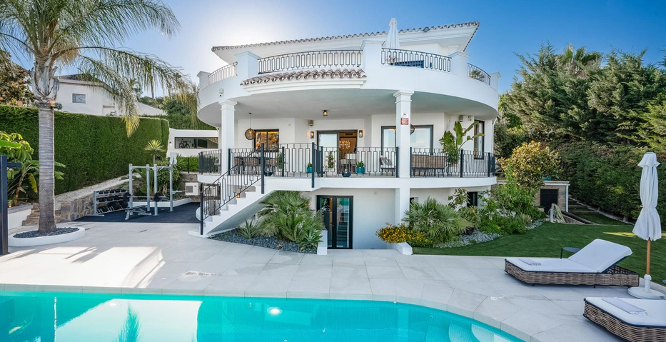 Villa for sale in Benahavis