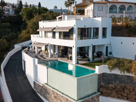 Villa for sale in Fuengirola