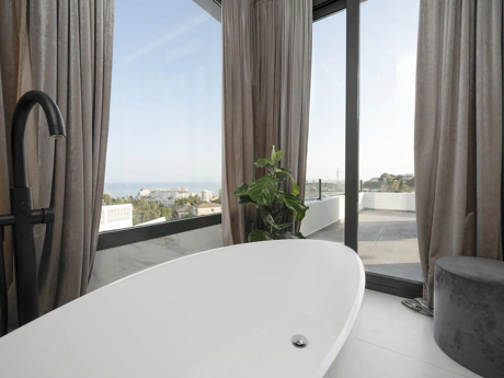 Villa for sale in Fuengirola