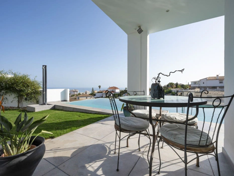 Villa for sale in Fuengirola