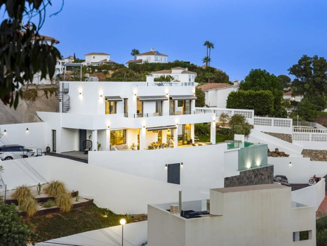 Villa for sale in Fuengirola