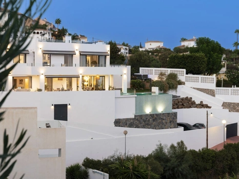 Villa for sale in Fuengirola