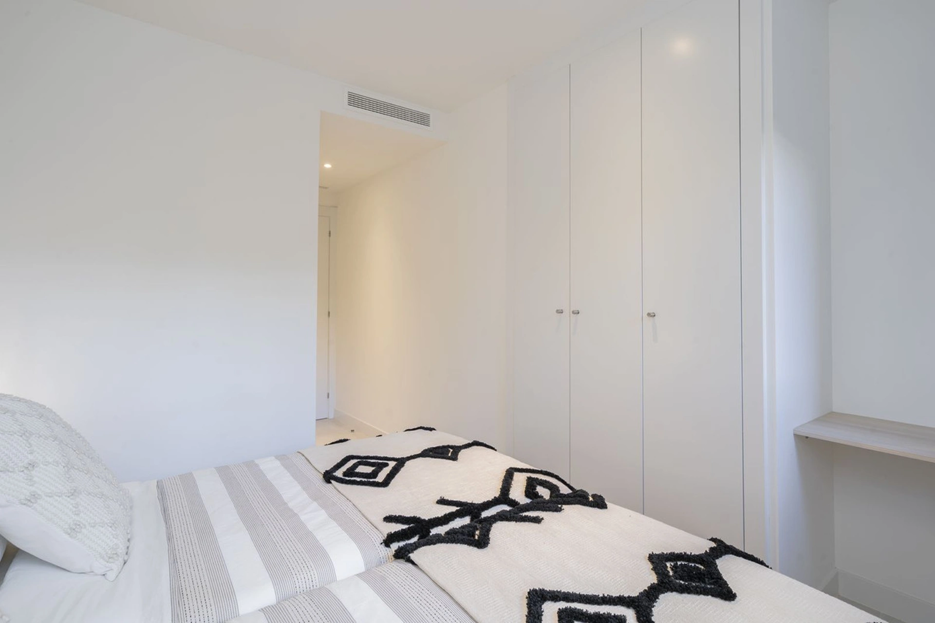 Ground Floor Apartment for sale in New Golden Mile, Estepona East