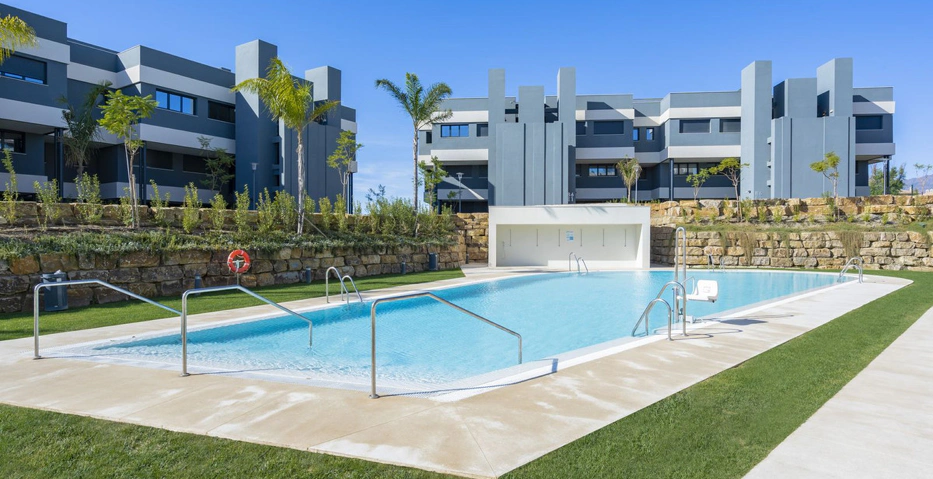 Ground Floor Apartment for sale in New Golden Mile, Estepona East