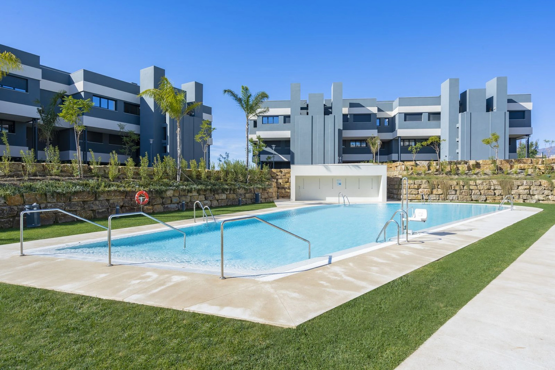 Ground Floor Apartment for sale in New Golden Mile, Estepona East