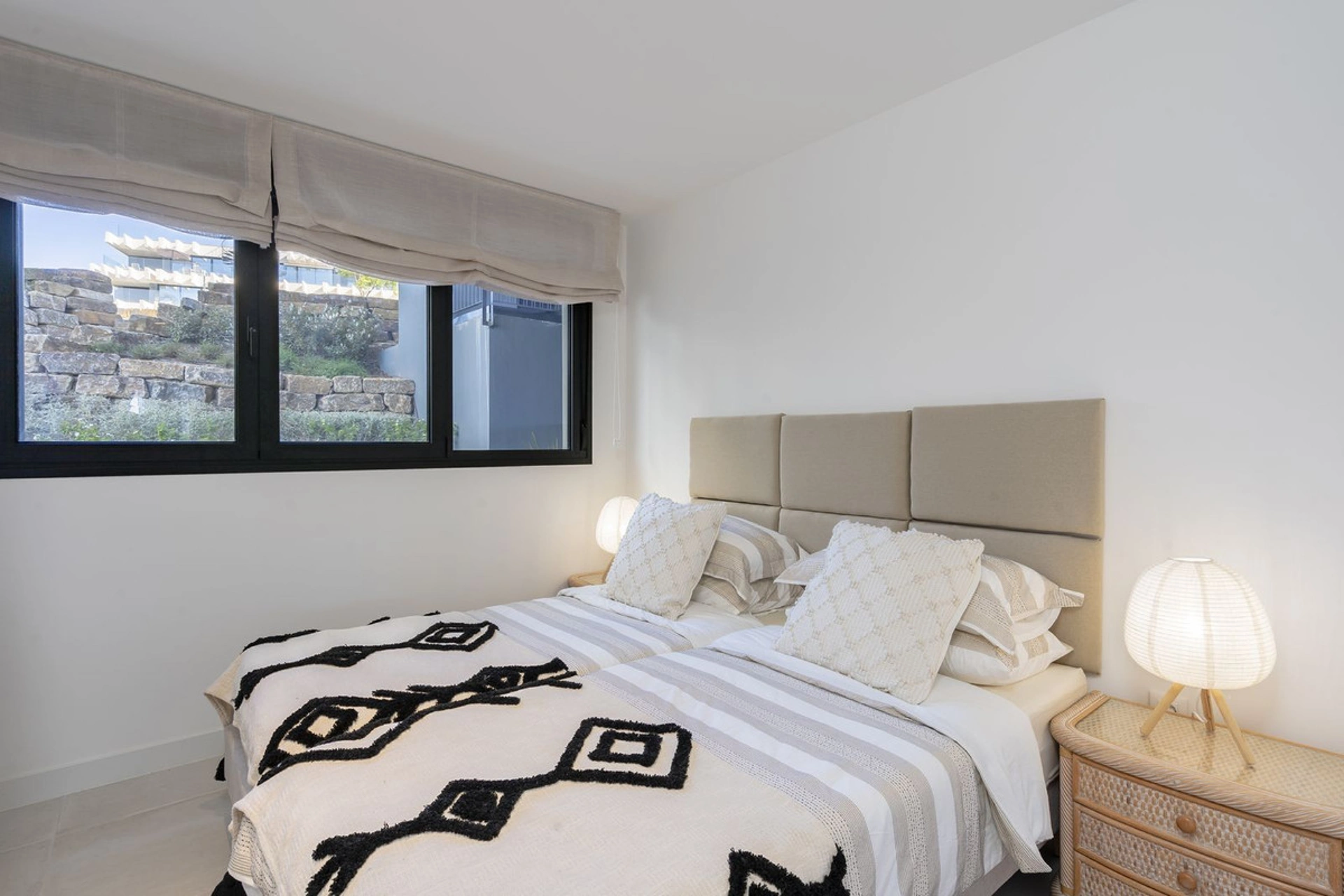 Ground Floor Apartment for sale in New Golden Mile, Estepona East