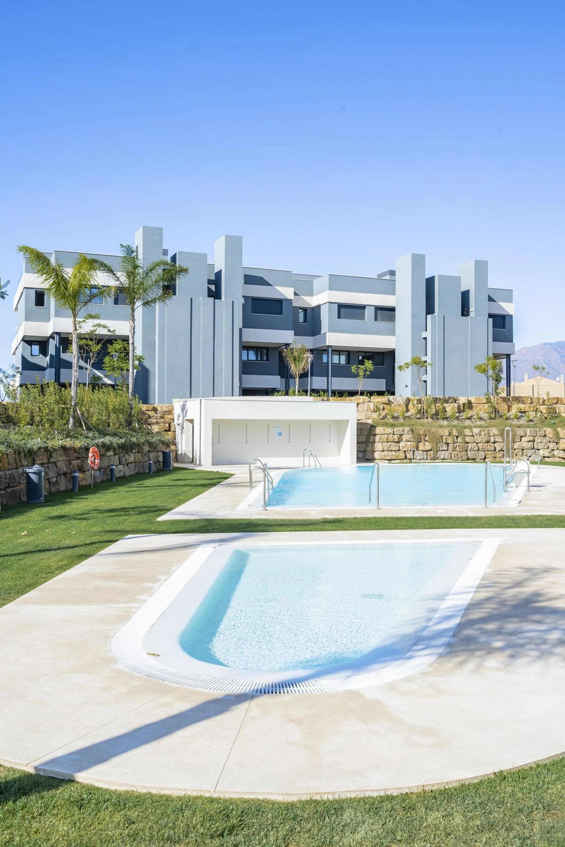 Ground Floor Apartment for sale in New Golden Mile, Estepona East