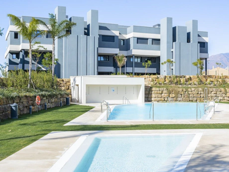 Ground Floor Apartment for sale in New Golden Mile, Estepona East