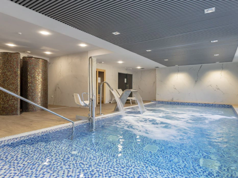 Ground Floor Apartment for sale in New Golden Mile, Estepona East
