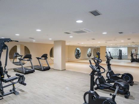 Ground Floor Apartment for sale in New Golden Mile, Estepona East