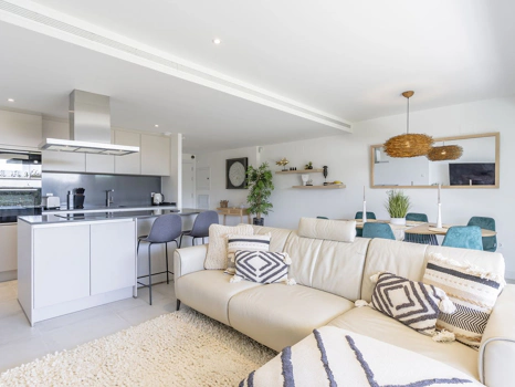Ground Floor Apartment for sale in New Golden Mile, Estepona East