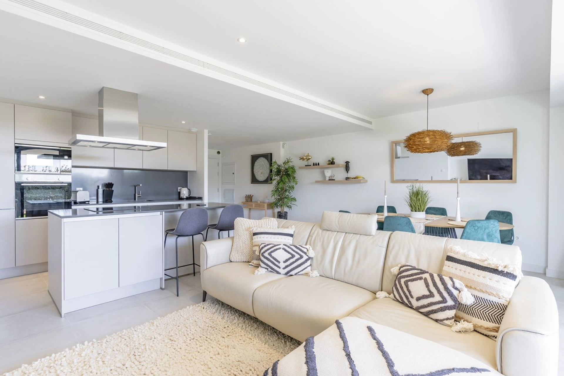 Ground Floor Apartment for sale in New Golden Mile, Estepona East