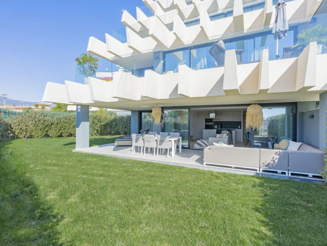 Ground Floor Apartment for sale in New Golden Mile, Estepona East