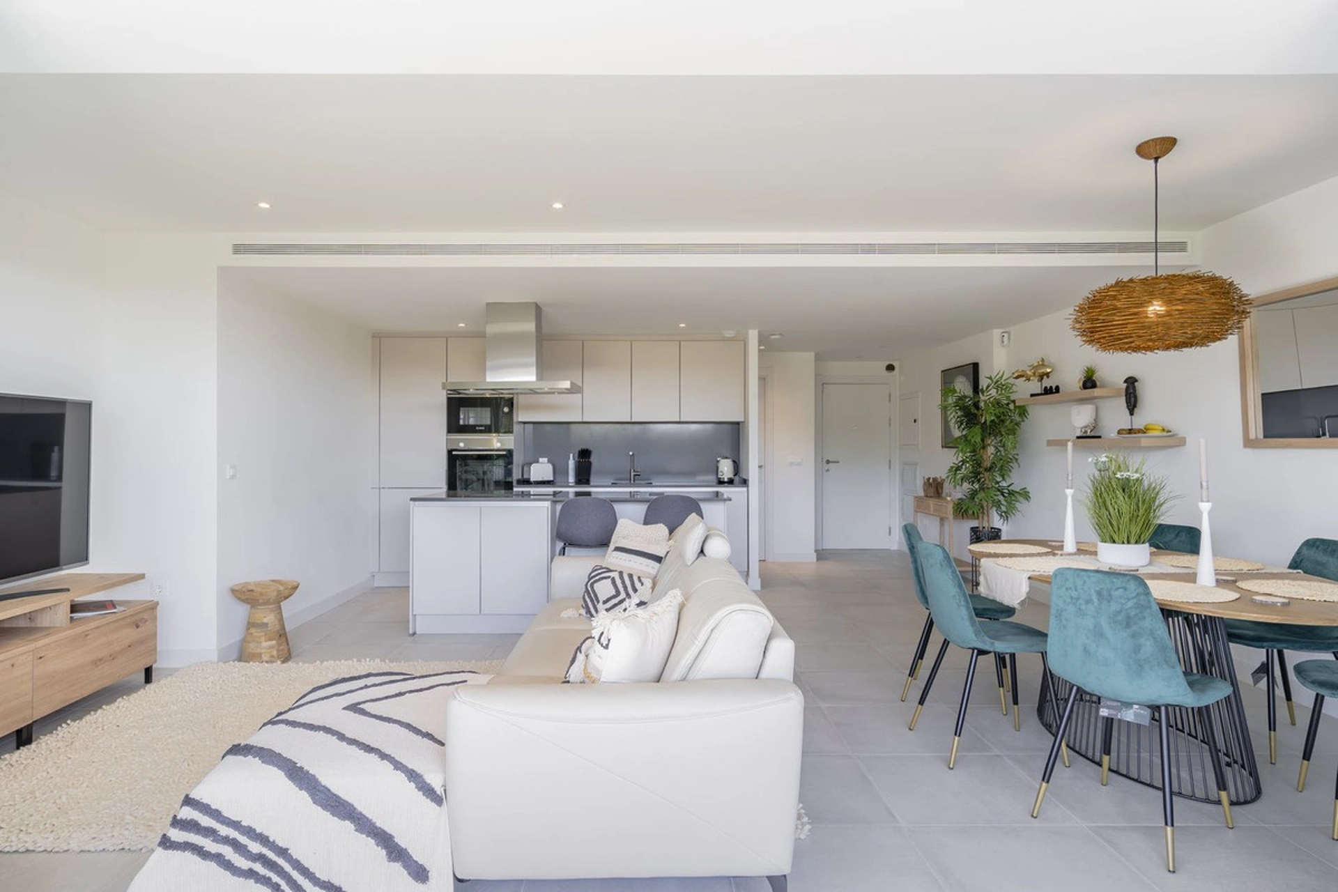 Ground Floor Apartment for sale in New Golden Mile, Estepona East