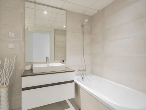 Ground Floor Apartment for sale in New Golden Mile, Estepona East