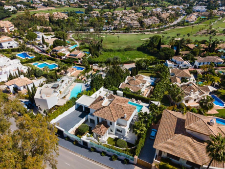 Villa for sale in Nueva Andalucia, Marbella